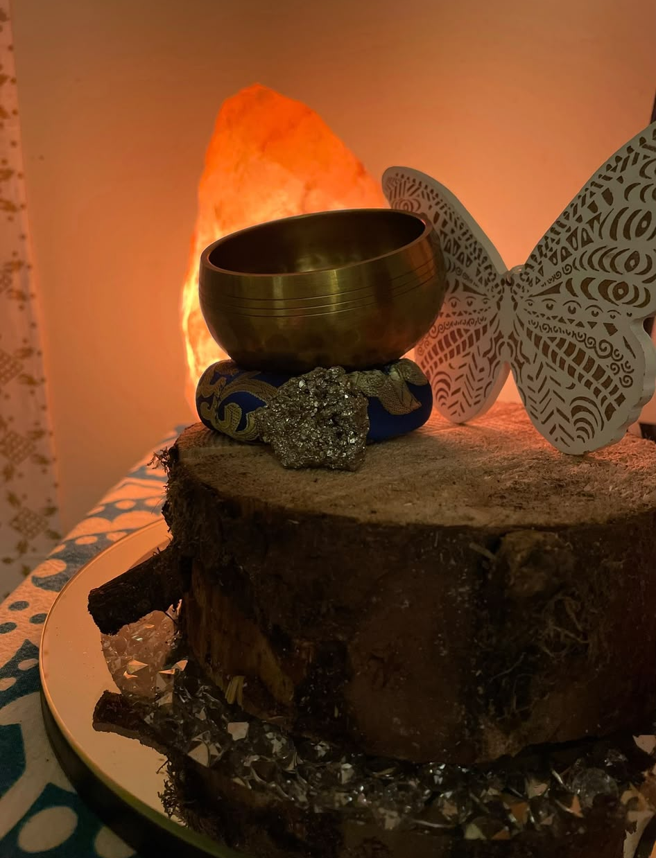 Himalayan salt lamp with singing bowl and pyrite